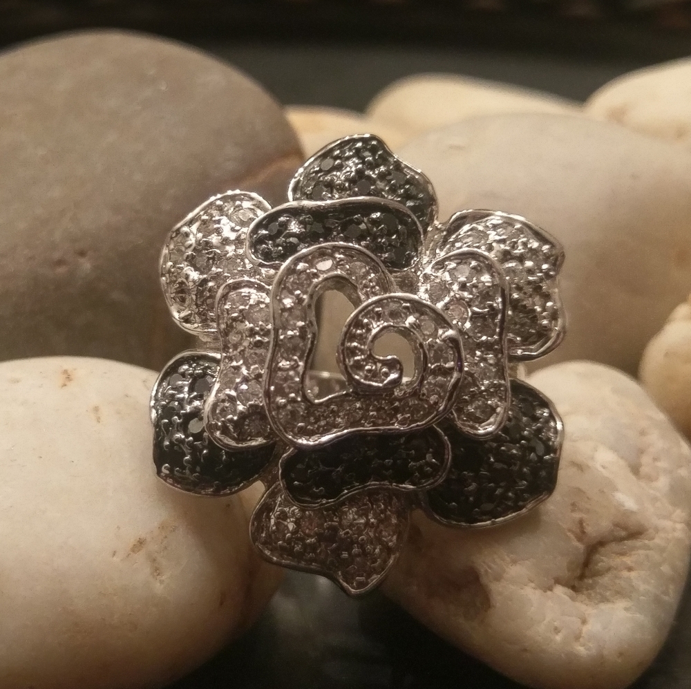 Flower Black and White Silver Ring